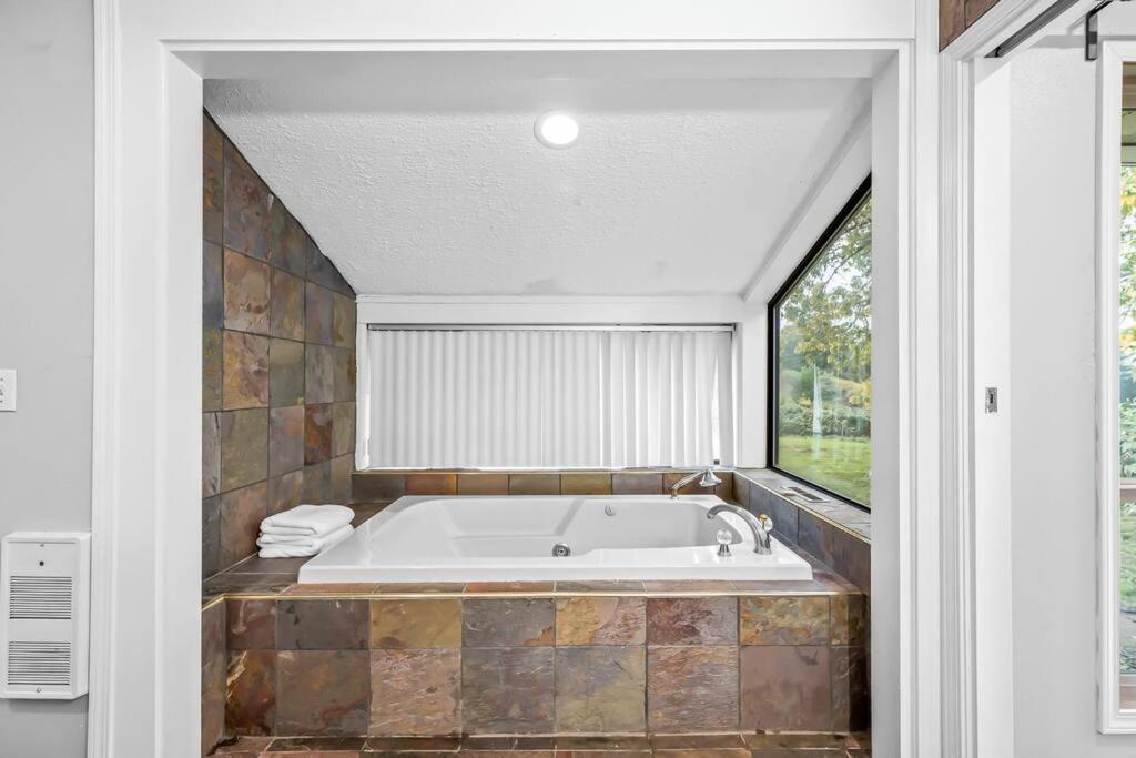 22 Acres Home With Hot Tub Minutes From Ilana Casino Ridgefield Esterno foto